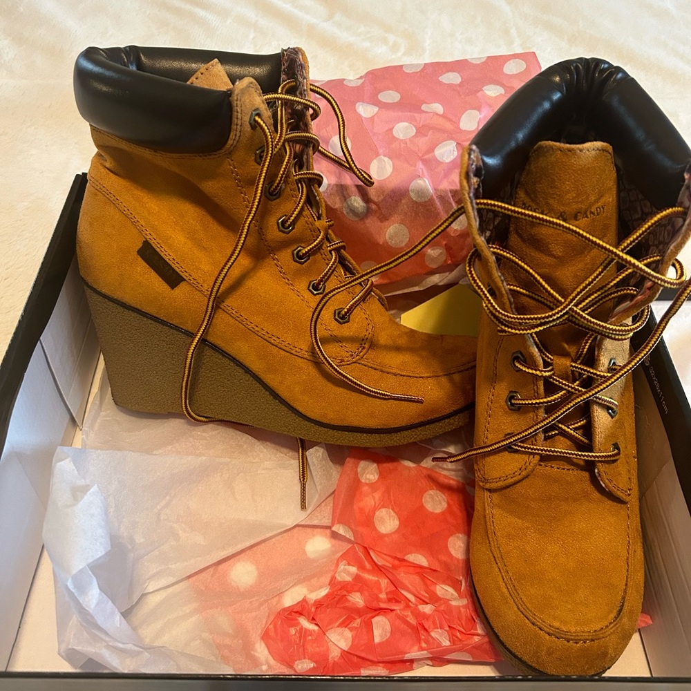 Beige UGG like boots